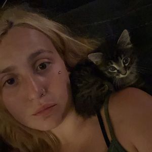 Meet your Posher, Chloe